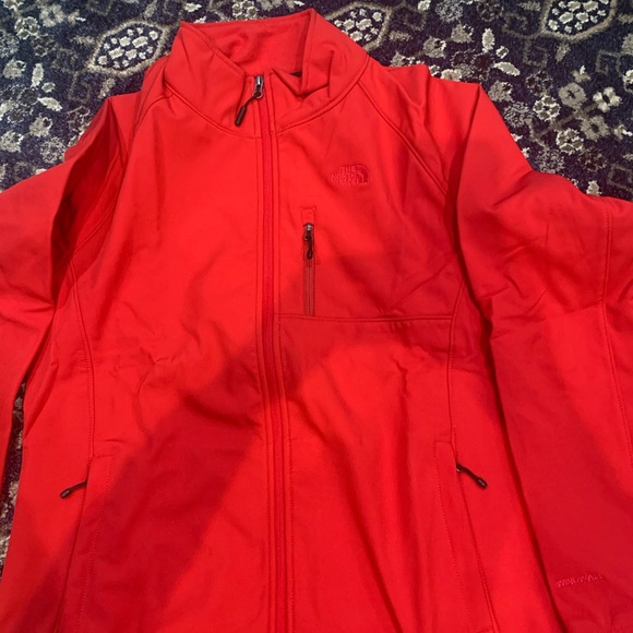 Like new women the north face red jacket - Picture 4 of 7